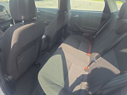 Used 2017 Ford Focus SE w/ Cold Weather Package FWD image 9