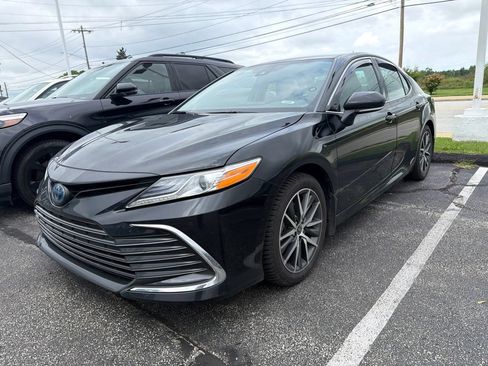 Used 2023 Toyota Camry XLE w/ Cold Weather Package FWD image 1
