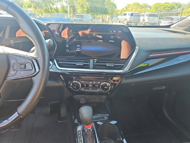 Used 2025 Chevrolet Trax RS w/ Sunroof Package FWD image 18