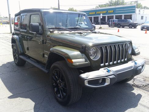 Used 2022 Jeep Wrangler Sahara image 8