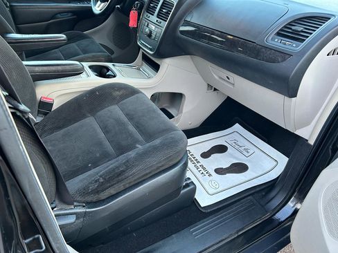 Used 2016 Dodge Grand Caravan Crew image 12