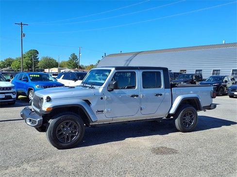 Certified 2024 Jeep Gladiator Sport image 23