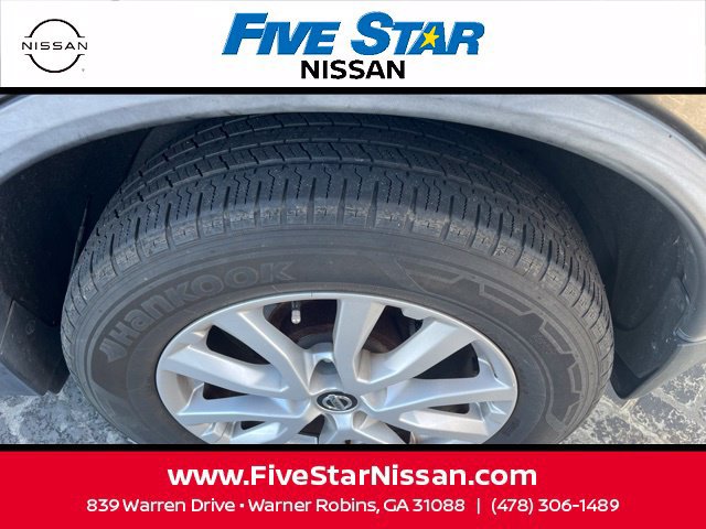 Used 2018 Nissan Rogue SV AWD/4WD image 3