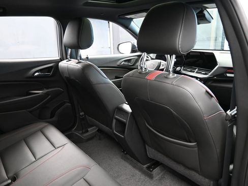 Used 2024 Chevrolet Trax RS w/ Sunroof Package image 43