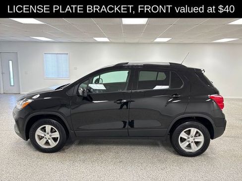 Used 2022 Chevrolet Trax LT w/ LT Convenience Package image 4