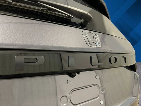 New 2025 Honda Pilot Touring image 10