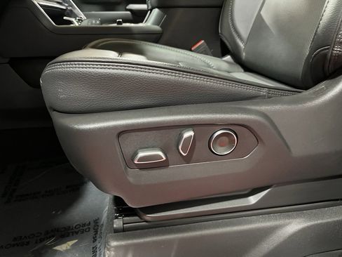 Used 2025 GMC Sierra 3500 Denali w/ Denali Reserve Package image 27