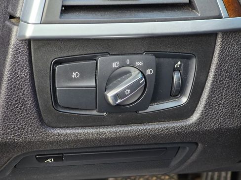 Used 2018 BMW 320i xDrive Sedan w/ Convenience Package image 38