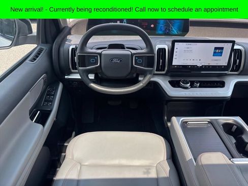 Used 2025 Ford Expedition Active AWD/4WD image 14