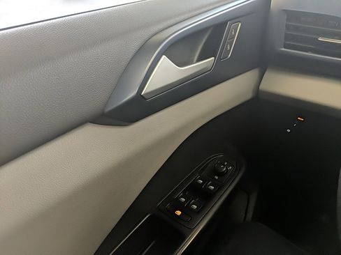 Used 2022 Volkswagen Taos SE w/ Panoramic Sunroof Package image 24