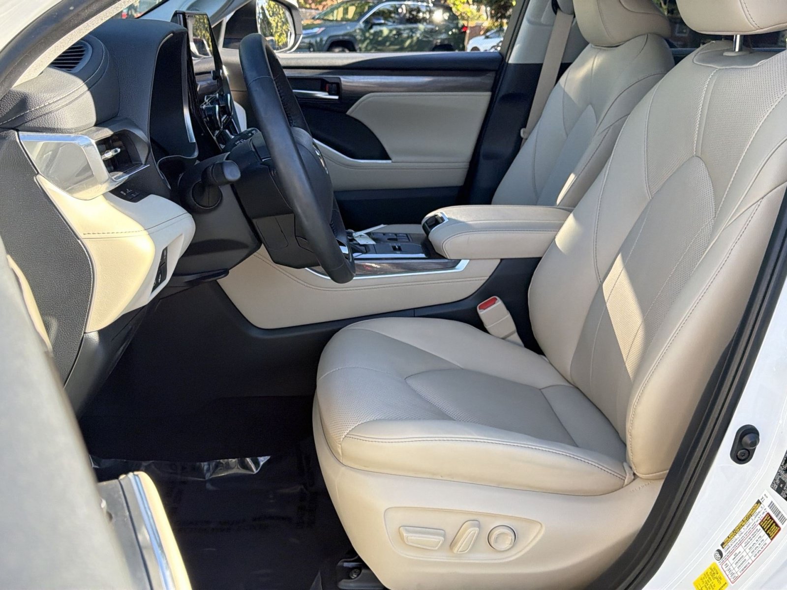 Used 2023 Toyota Highlander Limited FWD image 14