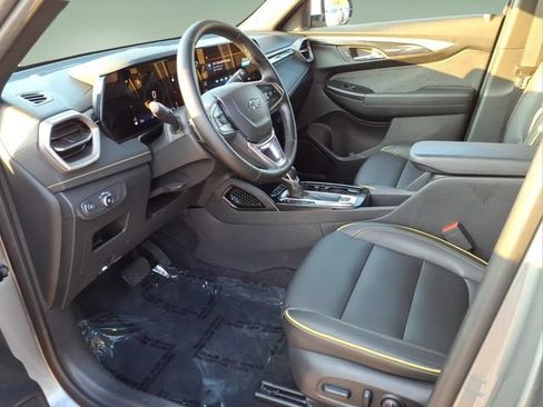 Used 2025 Chevrolet TrailBlazer ACTIV FWD image 11