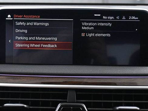 Used 2020 BMW 750i xDrive w/ M Sport Package AWD/4WD image 40