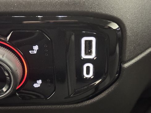 Used 2025 Chevrolet Silverado 2500 LT w/ Convenience Package image 42