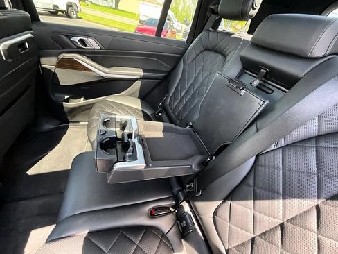 Used 2023 BMW X7 xDrive40i w/ M Sport Package AWD/4WD image 29