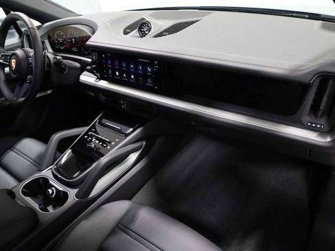 New 2026 Porsche Cayenne Coupe AWD/4WD image 6