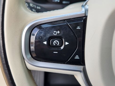 Used 2022 Volvo XC90 T6 Inscription w/ Advanced Package image 25