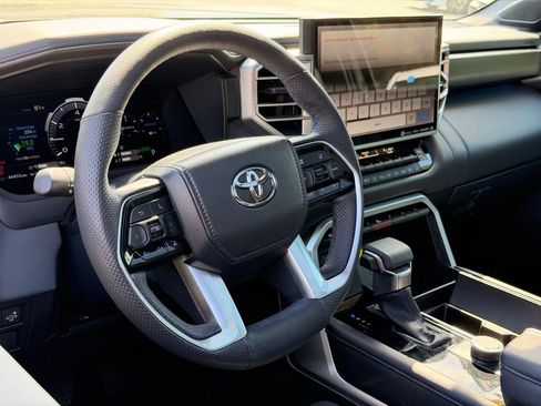 Used 2024 Toyota Sequoia Platinum image 19