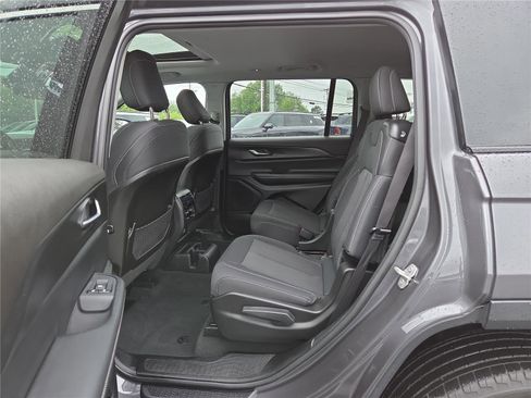 Used 2023 Jeep Grand Cherokee L Laredo AWD/4WD image 23