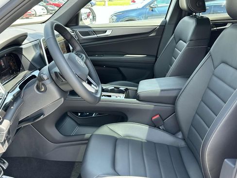 Used 2025 Volkswagen Atlas Cross Sport SEL R-Line image 17