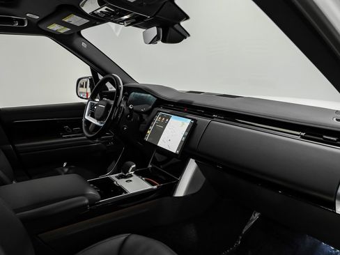 Used 2025 Land Rover Range Rover Long Wheelbase SE image 10