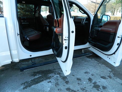 Used 2018 Ford F150 Platinum w/ Equipment Group 701A Luxury image 13