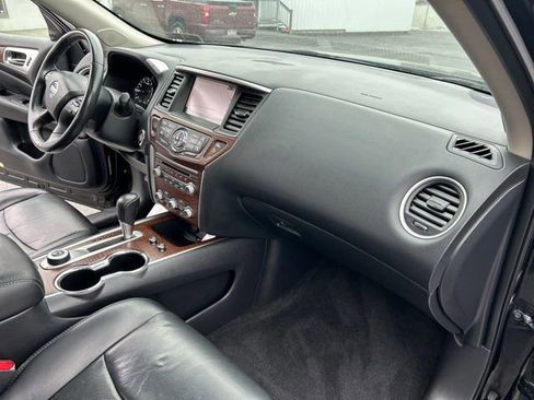 Used 2018 Nissan Pathfinder Platinum image 22
