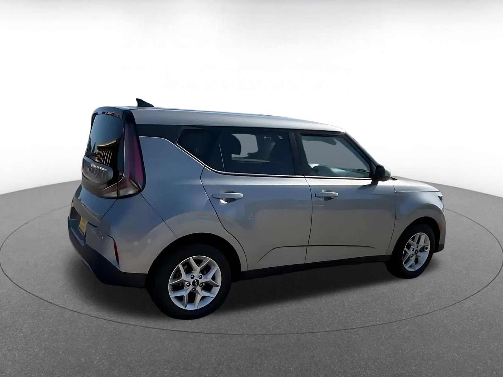 Used 2025 Kia Soul LX w/ LX Technology Package FWD image 14