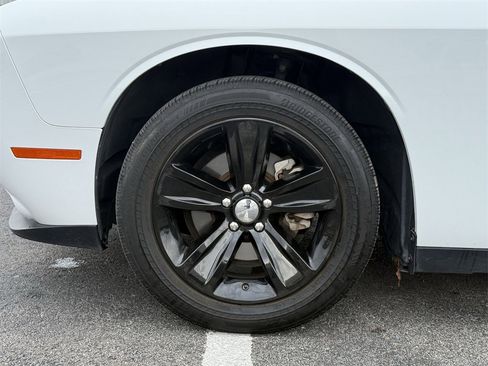 Used 2023 Dodge Challenger SXT image 9