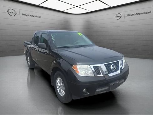Used 2019 Nissan Frontier SV w/ Value Truck Package RWD image 2