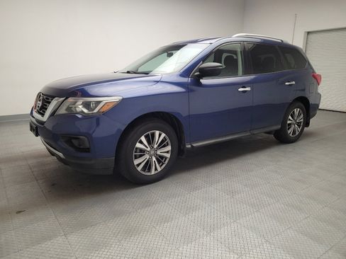 Used 2018 Nissan Pathfinder S image 2