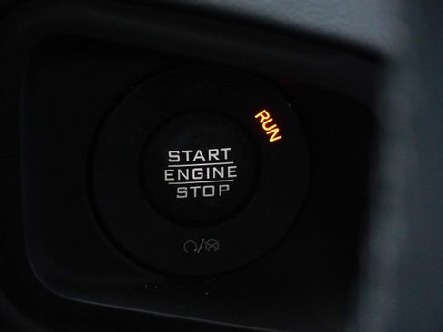 Used 2025 Jeep Wrangler Unlimited Rubicon w/ Convenience Group AWD/4WD image 15