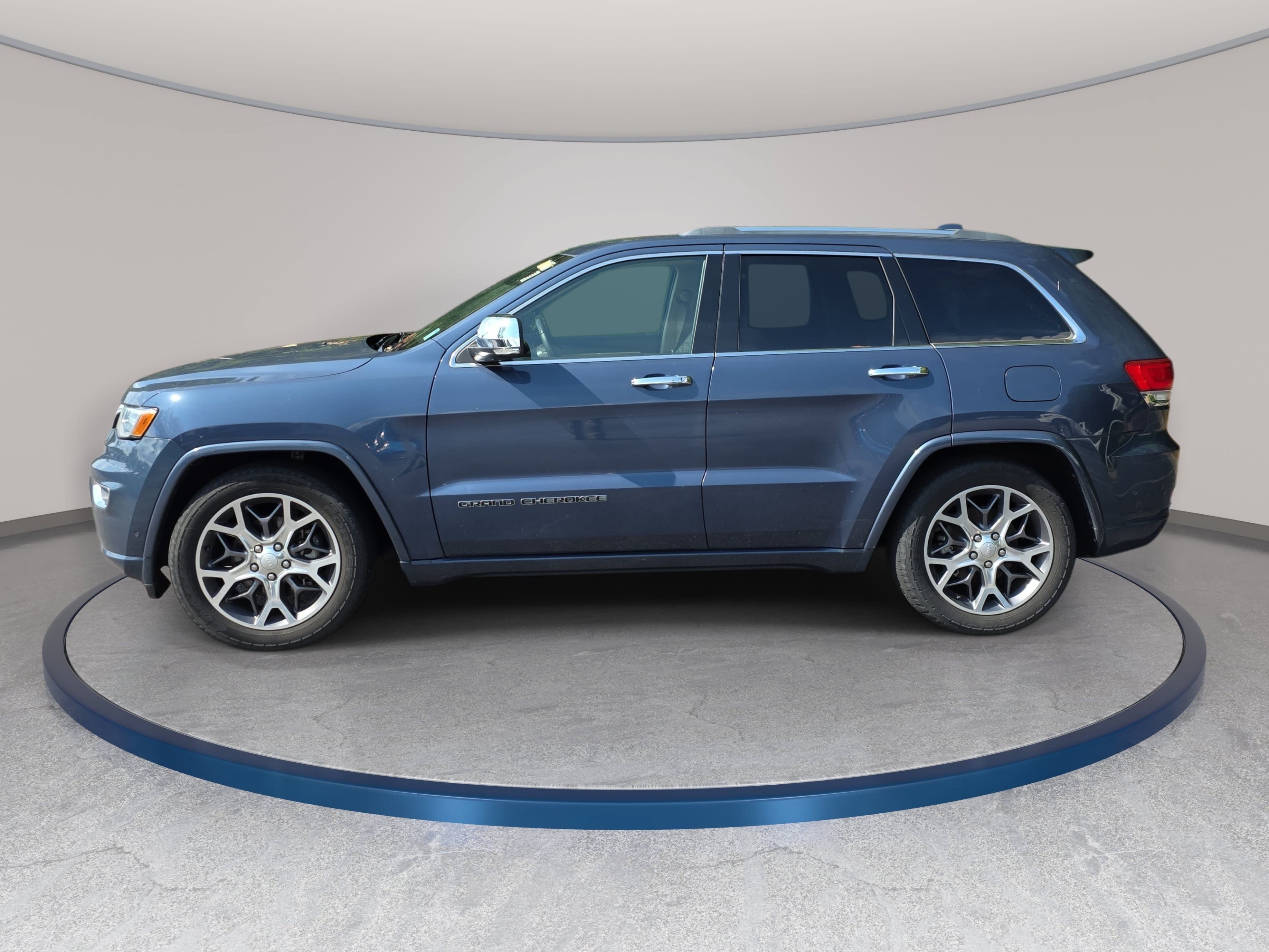 Used 2020 Jeep Grand Cherokee Overland AWD/4WD image 3