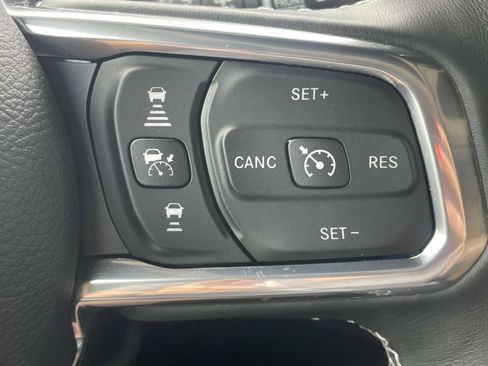 Used 2022 Jeep Wrangler Unlimited Sahara w/ Cold Weather Group image 9