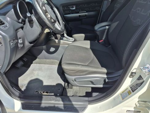 Used 2013 Kia Soul + w/ Audio Pkg FWD image 13