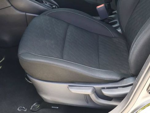 Used 2022 Nissan Kicks S FWD image 12