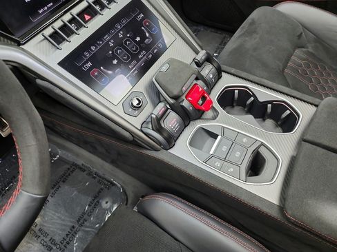 Used 2024 Lamborghini Urus Performante AWD/4WD image 11