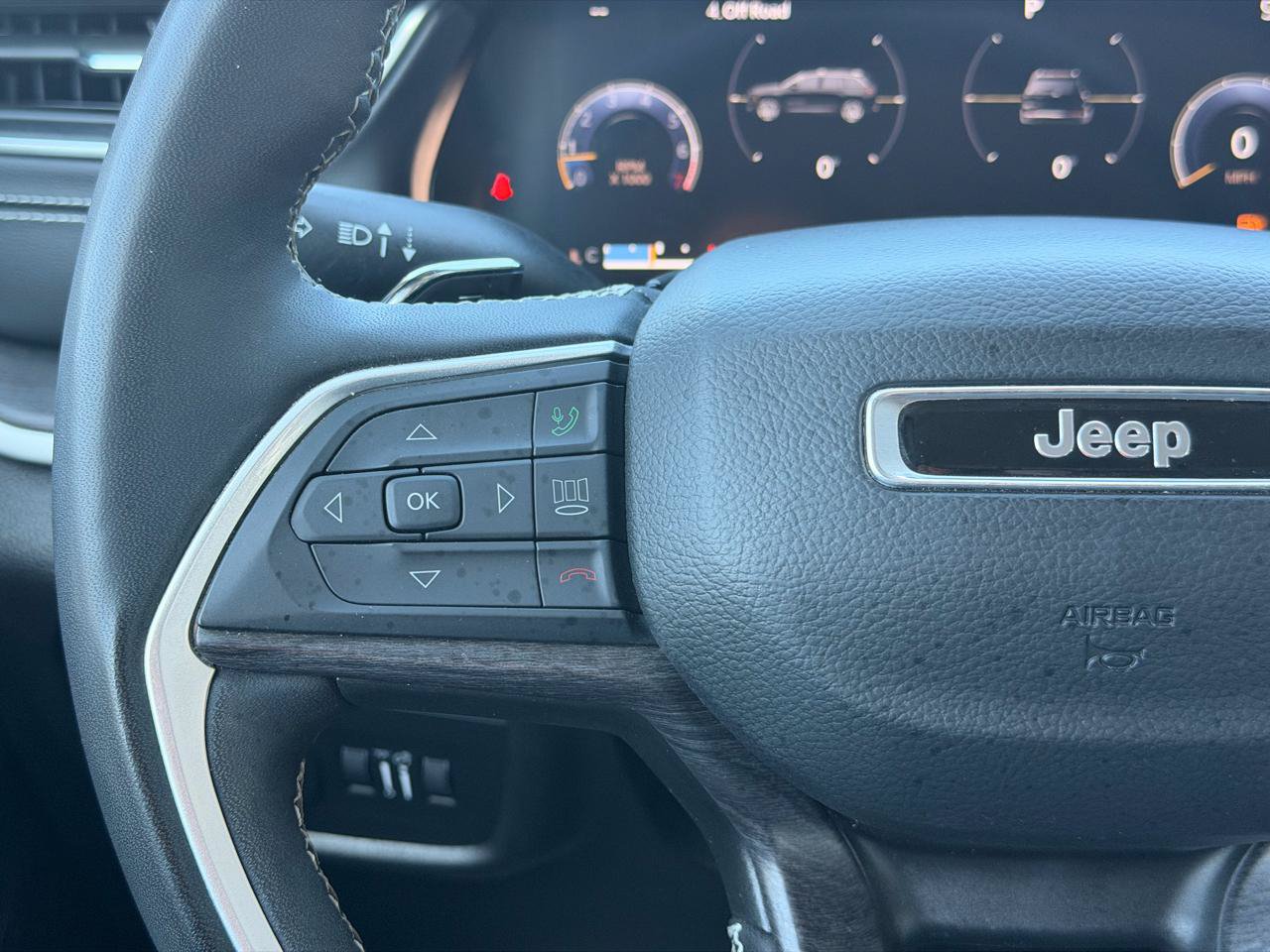 Used 2023 Jeep Grand Cherokee Limited AWD/4WD image 27