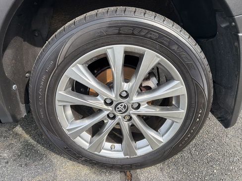 Used 2017 Toyota RAV4 Limited image 39