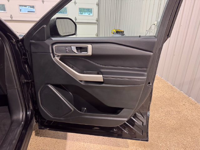 Used 2024 Ford Explorer XLT AWD/4WD image 23