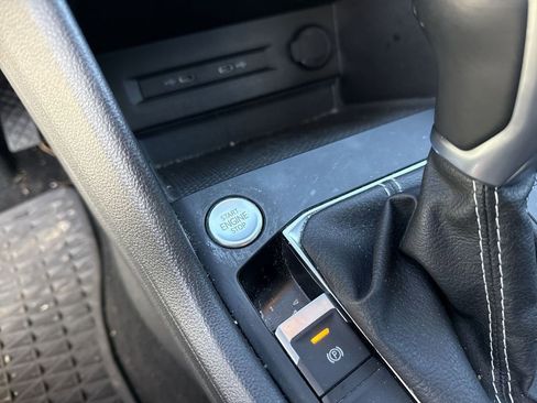 Used 2022 Volkswagen Taos SE image 28