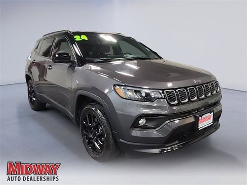 Used 2024 Jeep Compass Latitude w/ Altitude Special Edition image 7