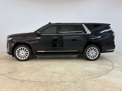 Used 2022 Cadillac Escalade ESV Luxury RWD image 2