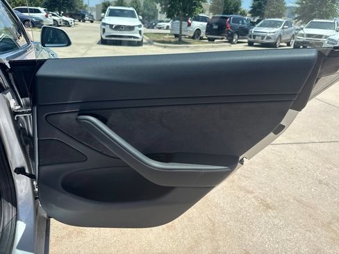 Used 2018 Tesla Model 3 Long Range RWD image 13