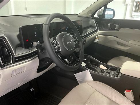 Used 2025 Kia Sorento S AWD/4WD image 9