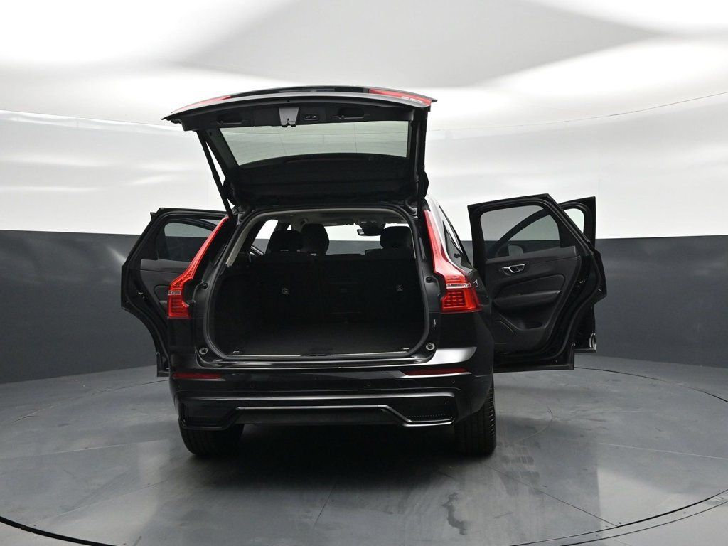 Used 2025 Volvo XC60 B5 Plus AWD/4WD image 35
