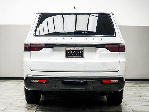 Used 2024 Jeep Wagoneer L Series II w/ Flexible Seating Group AWD/4WD image 11