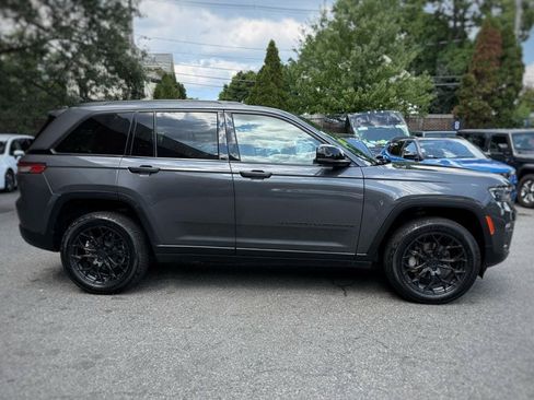 Used 2022 Jeep Grand Cherokee Limited AWD/4WD image 4