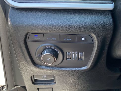 Used 2024 Jeep Grand Cherokee Limited 4xe AWD/4WD image 17