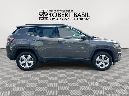 Used 2018 Jeep Compass Latitude w/ Popular Equipment Group AWD/4WD image 9
